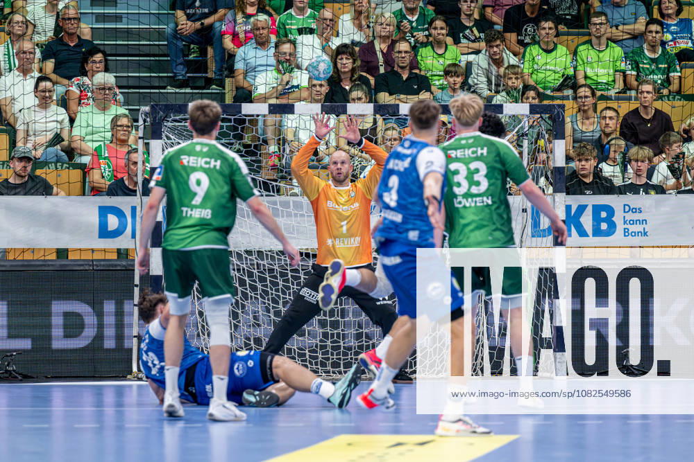 OPEL Handball Bundesliga; HSG Wetzlar - ThSV Eisenach, 07.09.26 Bart Ravensbergen (HSG Wetzlar, 1), Niklas Theiß (HSG Wetzlar, 9), Oskar Joelsson (ThSV Eisenach, 3), Georg Löwen ((HSG Wetzlar, 33) OPEL Handball Bundesliga; HSG Wetzlar - ThSV Eisenach: Wetzlar, 07.09.26