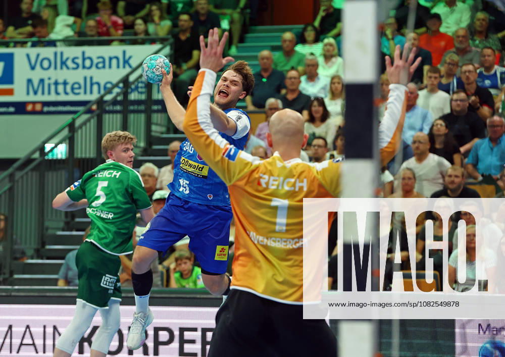 Handball Opel Handball-Bundesliga, HSG Wetzlar - ThSV Eisenach v.l. Tristan Kirschner (HSG Wetzlar), David More (ThSV Eisenach), Bart Ravensbergen (HSG Wetzlar) Wetzlar Buderus Arena Hessen Deutschland (DE)