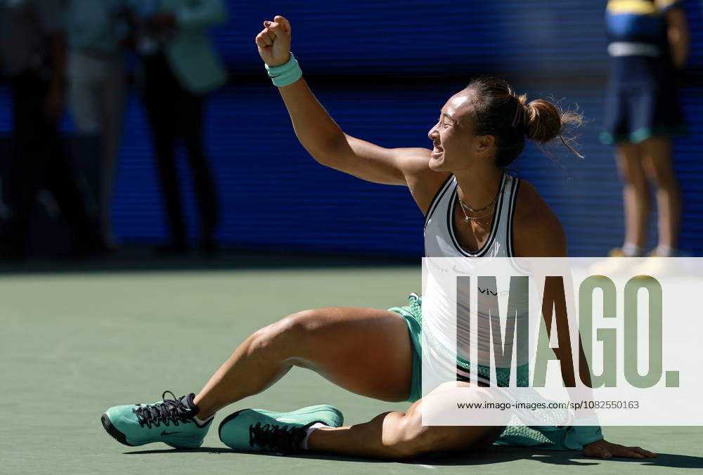 US Open tennis tournament - Day 9 Qinwen Zheng of China celebrates her victory against against Iga Swiatek of Poland during the Women s Singles round 4 of the US Open Tennis Championships at the USTA Billie Jean King National Tennis Center in Flushing Meadows, New York, USA, 07 September 2026. The 2026 US Open tournament runs from 23 August through 13 September. FLUSHING MEADOWS NEW YORK United States