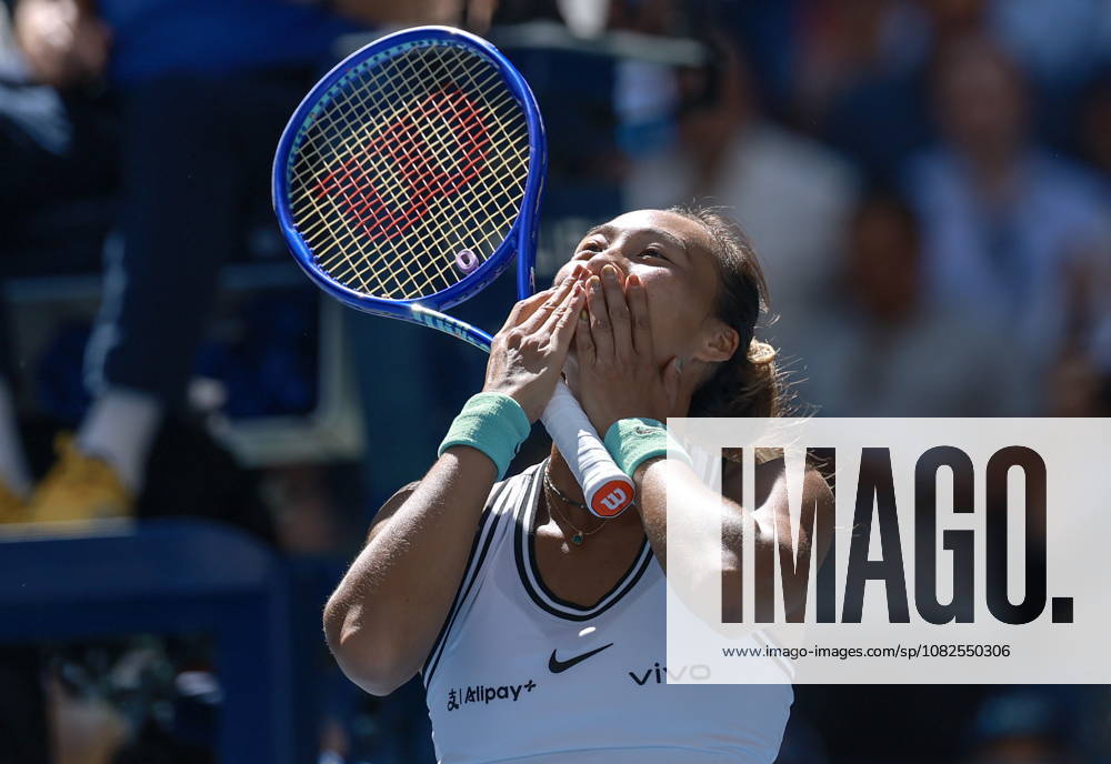 US Open tennis tournament - Day 9 Qinwen Zheng of China celebrates her victory against against Iga Swiatek of Poland during the Women s Singles round 4 of the US Open Tennis Championships at the USTA Billie Jean King National Tennis Center in Flushing Meadows, New York, USA, 07 September 2026. The 2026 US Open tournament runs from 23 August through 13 September. FLUSHING MEADOWS NEW YORK United States