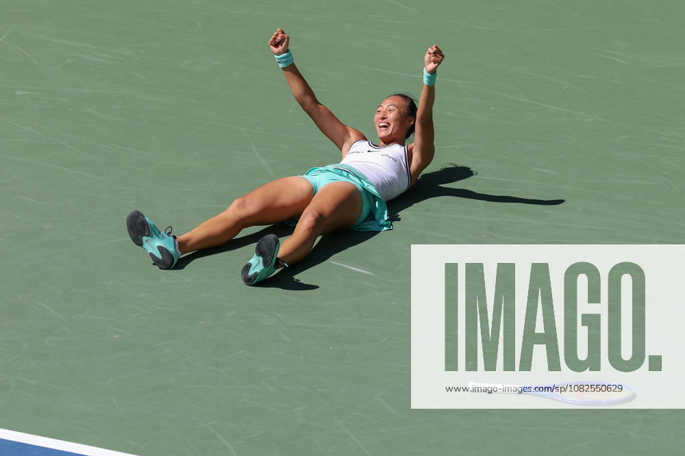 US Open tennis tournament - Day 9 Qiwen Zheng of China celebrates after defeating Iga Swiatek of Poland in the Women s Singles round 4 of the US Open Tennis Championships at the USTA Billie Jean King National Tennis Center in Flushing Meadows, New York, USA, 07 September 2026. FLUSHING MEADOWS NEW YORK United States