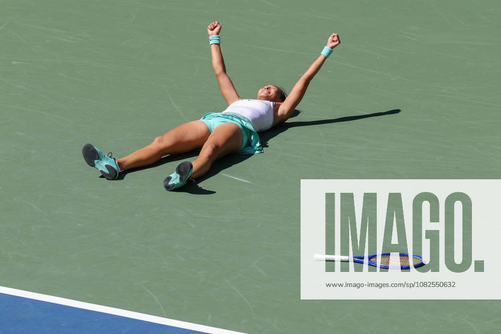 US Open tennis tournament - Day 9 Qiwen Zheng of China celebrates after defeating Iga Swiatek of Poland in the Women s Singles round 4 of the US Open Tennis Championships at the USTA Billie Jean King National Tennis Center in Flushing Meadows, New York, USA, 07 September 2026. FLUSHING MEADOWS NEW YORK United States