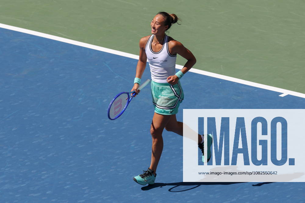 US Open tennis tournament - Day 9 Qiwen Zheng of China celebrates after defeating Iga Swiatek of Poland in the Women s Singles round 4 of the US Open Tennis Championships at the USTA Billie Jean King National Tennis Center in Flushing Meadows, New York, USA, 07 September 2026. FLUSHING MEADOWS NEW YORK United States