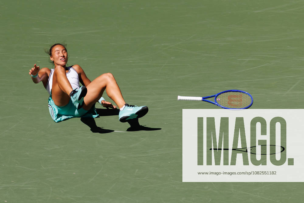 Qinwen Zheng (CHN) in action against Iga Swiatek (POL) during their Round 4 match at the US Open on September 7, 2026, held at the USTA Billie Jean King National Tennis Center in New York City. CSM New York City USA - ZUMAc04_ 20260907_zma_c04_003