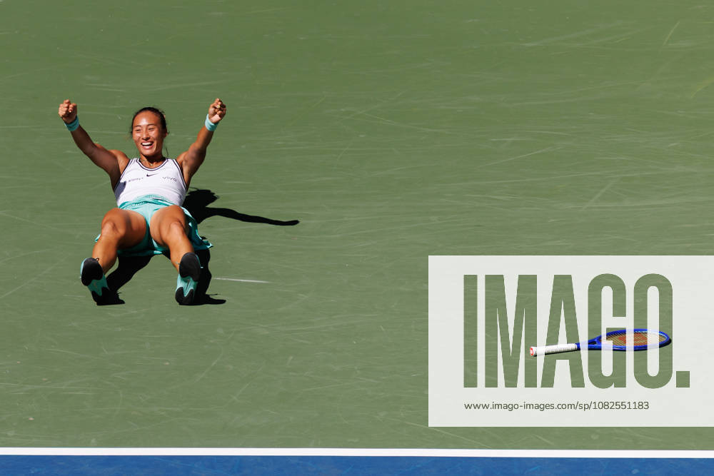 Qinwen Zheng (CHN) in action against Iga Swiatek (POL) during their Round 4 match at the US Open on September 7, 2026, held at the USTA Billie Jean King National Tennis Center in New York City. CSM New York City USA - ZUMAc04_ 20260907_zma_c04_004