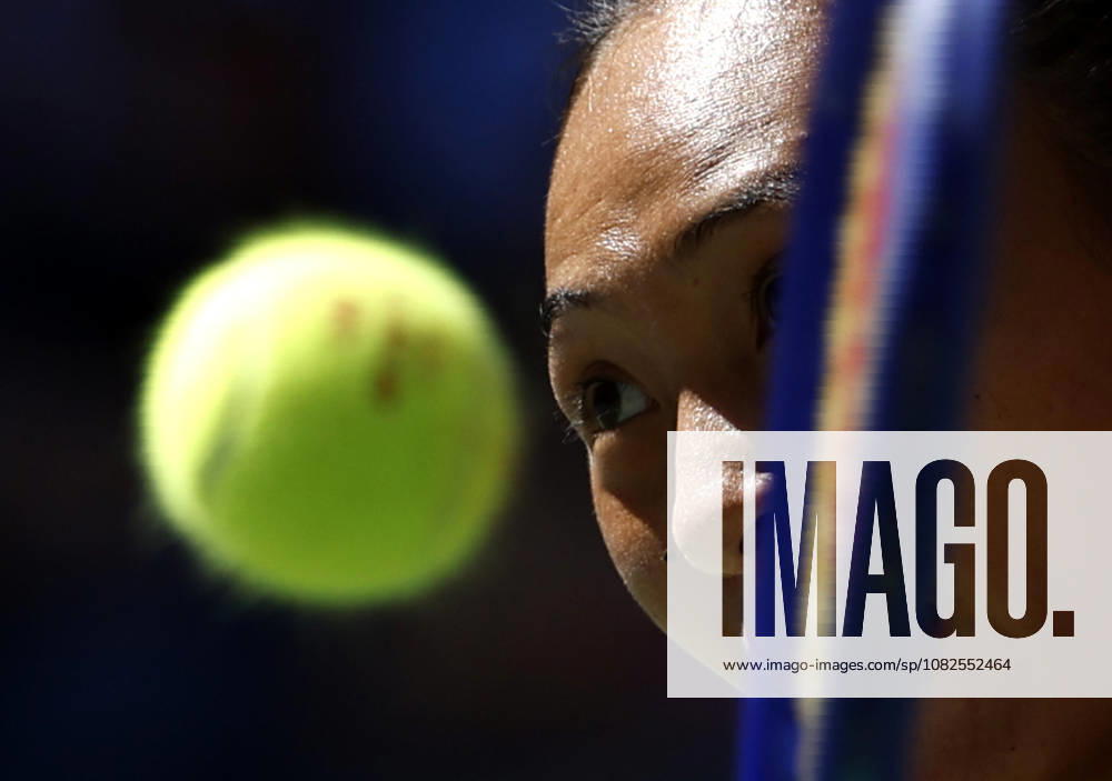 Qinwen Zheng of China returns a ball to Iga.Swiatek of Poland before defeating her in straight sets in the 4th round in Arthur Ashe Stadium at the 2026 US Open Tennis Championship at the USTA Billie Jean King National Tennis Center in New York City on Monday, September 7, 2026. NYP20260907110 JOHNxANGELILLO