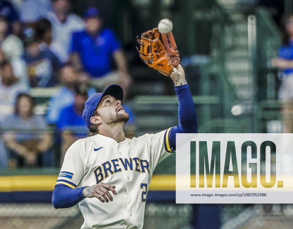 Milwaukee Brewers second baseman Brice Turang catches a fly ball hit by Chicago Cubs first baseman BJ Murray Jr. in the fifth inning of the MLB, Baseball Herren, USA game between the Chicago Cubs and the Milwaukee Brewers at American Family Field in Milwaukee, Wisconsin on Monday, September 7, 2026. MIL20260907813 TANNENxMAURY