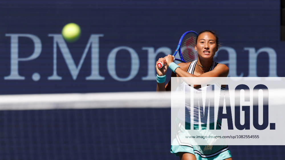 Qinwen Zheng (CHN) in action against Iga Swiatek (POL) during their Round 4 match at the US Open on September 7, 2026, held at the USTA Billie Jean King National Tennis Center in New York City. CSM New York City USA - ZUMAc04_ 20260907_zma_c04_012
