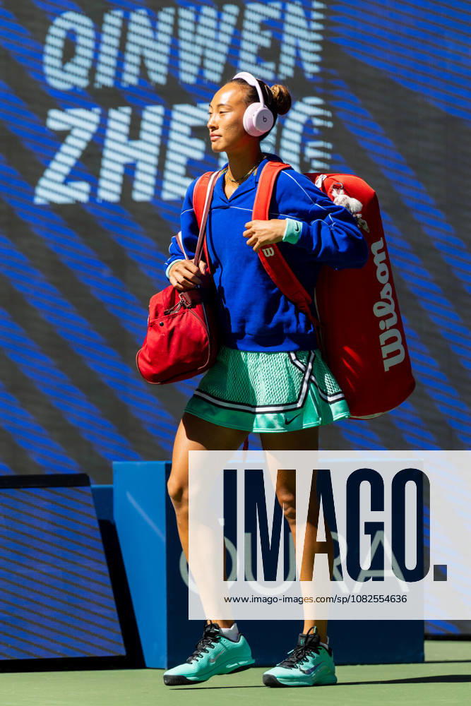 Qinwen Zheng (CHN) in action against Iga Swiatek (POL) during their Round 4 match at the US Open on September 7, 2026, held at the USTA Billie Jean King National Tennis Center in New York City. CSM New York City USA - ZUMAc04_ 20260907_zma_c04_017