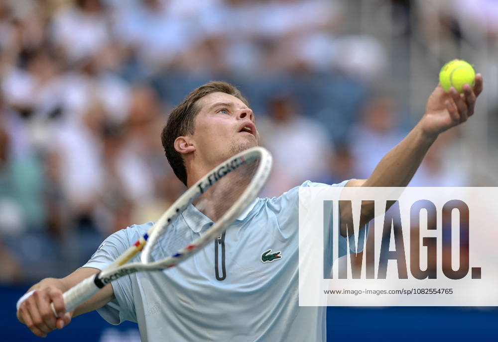 US Open tennis tournament - Day 9 Alexander Blockx of Belgium serves against Francisco Cerundolo of Argentina during the Men s Singles round 4 of the US Open Tennis Championships at the USTA Billie Jean King National Tennis Center in Flushing Meadows, New York, USA, 07 September 2026. The 2026 US Open tournament runs from 23 August through 13 September. FLUSHING MEADOWS NEW YORK United States