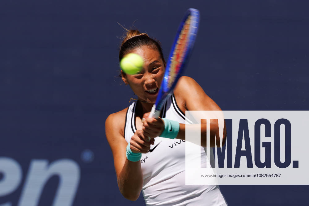 Qinwen Zheng (CHN) in action against Iga Swiatek (POL) during their Round 4 match at the US Open on September 7, 2026, held at the USTA Billie Jean King National Tennis Center in New York City. CSM New York City USA - ZUMAc04_ 20260907_zma_c04_025