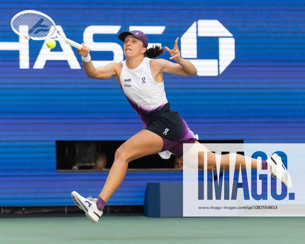 Iga Swiatek (POL) in action against Qinwen Zheng (CHN) during their Round 4 match at the US Open on September 7, 2026, held at the USTA Billie Jean King National Tennis Center in New York City. CSM New York City USA - ZUMAc04_ 20260907_zma_c04_028