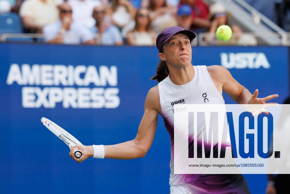 Iga Swiatek (POL) in action against Qinwen Zheng (CHN) during their Round 4 match at the US Open on September 7, 2026, held at the USTA Billie Jean King National Tennis Center in New York City. CSM New York City USA - ZUMAc04_ 20260907_zma_c04_047