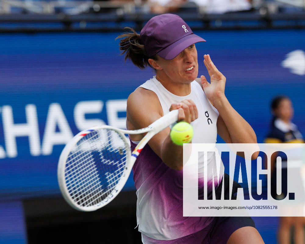 Iga Swiatek (POL) in action against Qinwen Zheng (CHN) during their Round 4 match at the US Open on September 7, 2026, held at the USTA Billie Jean King National Tennis Center in New York City. CSM New York City USA - ZUMAc04_ 20260907_zma_c04_048