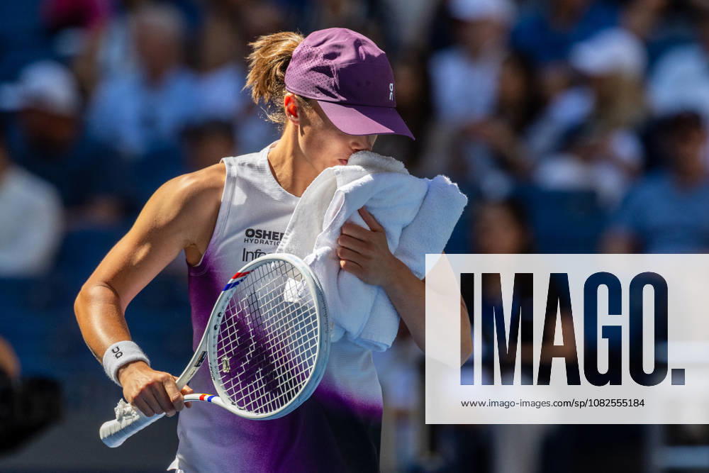 Iga Swiatek (POL) in action against Qinwen Zheng (CHN) during their Round 4 match at the US Open on September 7, 2026, held at the USTA Billie Jean King National Tennis Center in New York City. CSM New York City USA - ZUMAc04_ 20260907_zma_c04_050