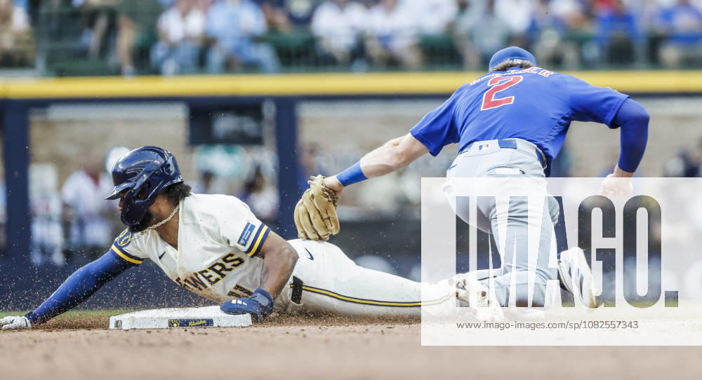 Milwaukee Brewers left fielder Jackson Chourio steals second base on Chicago Cubs shortstop Nico Hoerner in the eighth inning of the MLB, Baseball Herren, USA game between the Chicago Cubs and the Milwaukee Brewers at American Family Field in Milwaukee, Wisconsin on Monday, September 7, 2026. The Brewers defeated the Cubs 4-3. MIL20260907830 TANNENxMAURY