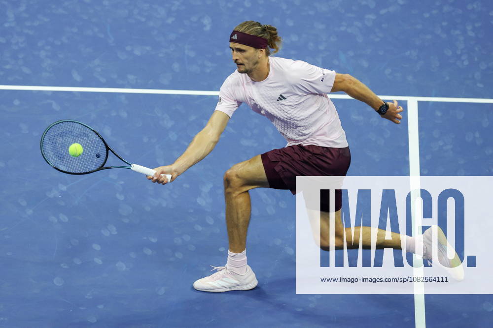 US Open tennis tournament - Day 9 Alexander Zverev of Germany in action against Luciano Darderi of Italy during their Mens Singles round 4 match of the US Open Tennis Championships at the USTA Billie Jean King National Tennis Center in Flushing Meadows, New York, USA, 07 September 2026. FLUSHING MEADOWS NEW YORK United States
