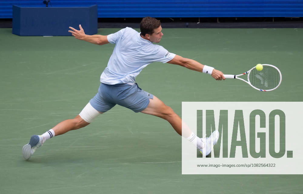 2026 US Open - Day 9 NEW YORK, NEW YORK - SEPTEMBER 7: Alexander Blockx of Belgium returns a shot during his match against Francisco Cerundolo of Argentina during the 2026 US Open - Day 9 at USTA Billie Jean King National Tennis Center on September 7, 2026 in New York, New York. New York USTA Billie Jean King National Tennis Center New York United States