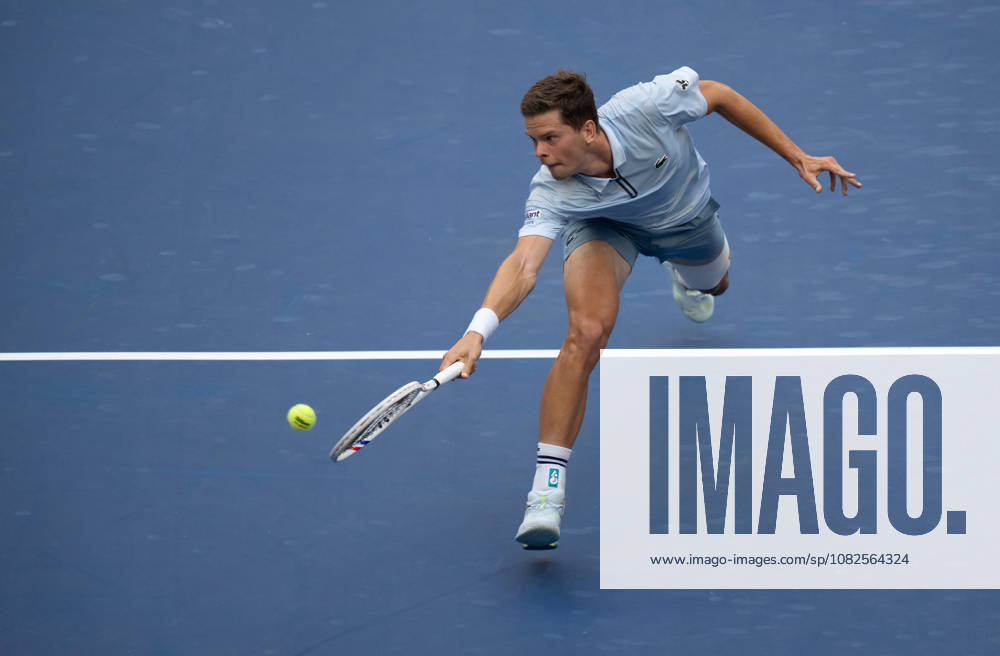 2026 US Open - Day 9 NEW YORK, NEW YORK - SEPTEMBER 7: Alexander Blockx of Belgium returns a shot during his match against Francisco Cerundolo of Argentina during the 2026 US Open - Day 9 at USTA Billie Jean King National Tennis Center on September 7, 2026 in New York, New York. New York USTA Billie Jean King National Tennis Center New York United States