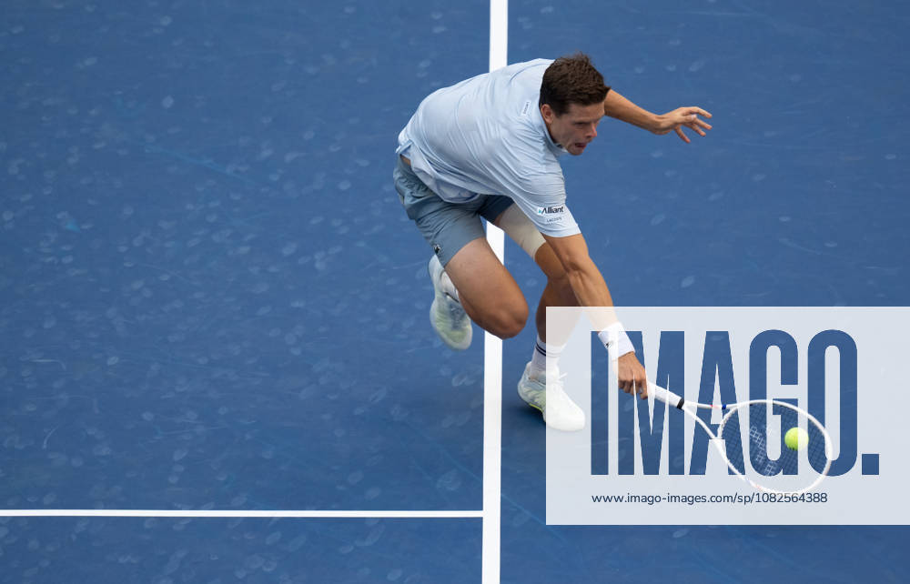 2026 US Open - Day 9 NEW YORK, NEW YORK - SEPTEMBER 7: Alexander Blockx of Belgium returns a shot during his match against Francisco Cerundolo of Argentina during the 2026 US Open - Day 9 at USTA Billie Jean King National Tennis Center on September 7, 2026 in New York, New York. New York USTA Billie Jean King National Tennis Center New York United States