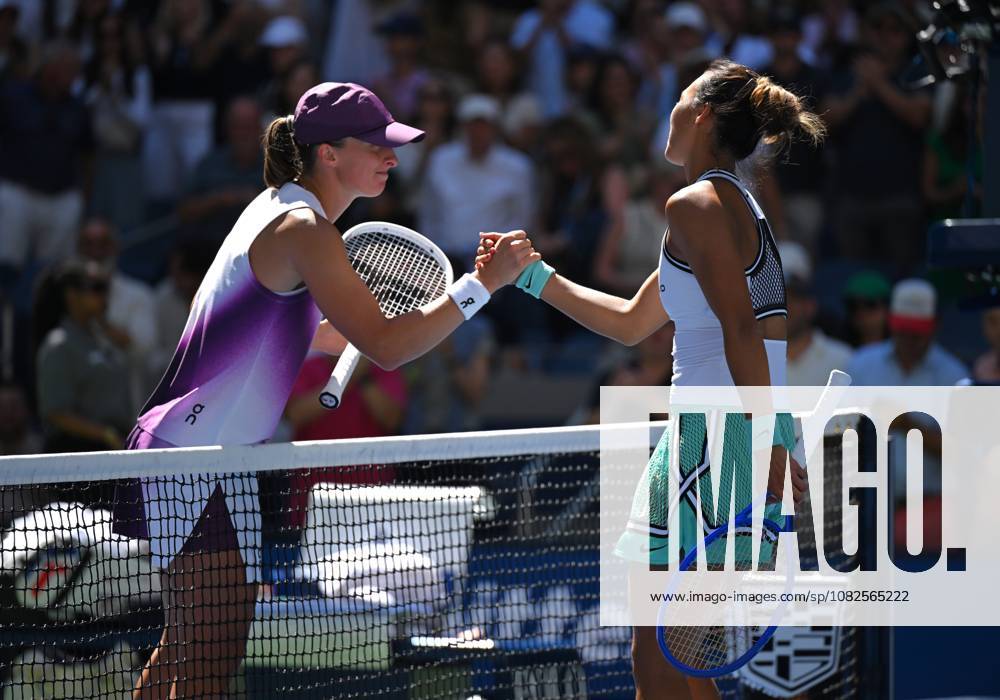 (260908) -- NEW YORK, Sept. 8, 2026 -- Zheng Qinwen (R) greets with Iga Swiatek after the women s singles fourth round match betweetn Zheng Qinwen of China and Iga Swiatek of Poland at the 2026 US Open tennis championships in New York, the United States, Sept. 7, 2026. ) (SP)U.S.-NEW YORK-TENNIS-US OPEN-WOMEN S SINGLES LixRui