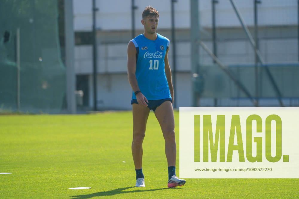 Lorenzo Lucca of SSC Napoli Durante lÃ¢â‚¬â ¢allenamento pre partita Champions League tra Napoli ed Arsenal a Castelvolturno del 08 09 2026 Castelvolturno ITALIA - ZUMAs236 20260908_aap_s236_011