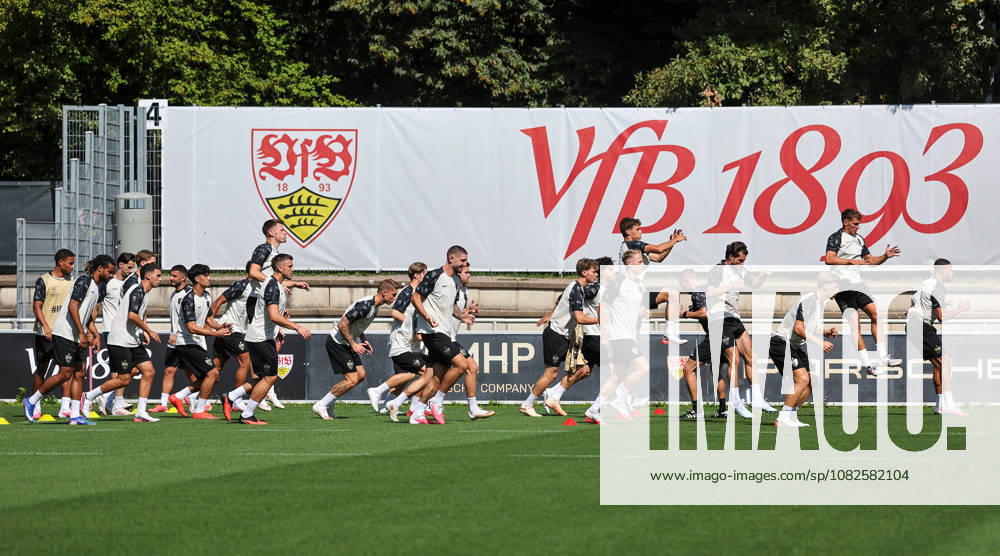 2026.09.08 Deutschland, Stuttgart, Fußball VfB Stuttgart Training, Feature Warm up