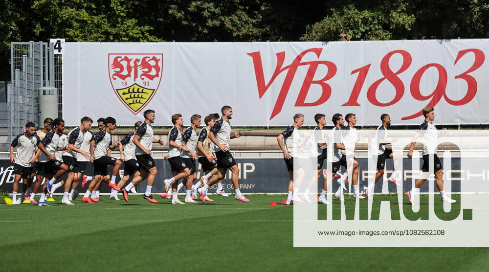 2026.09.08 Deutschland, Stuttgart, Fußball VfB Stuttgart Training, Feature Warm up