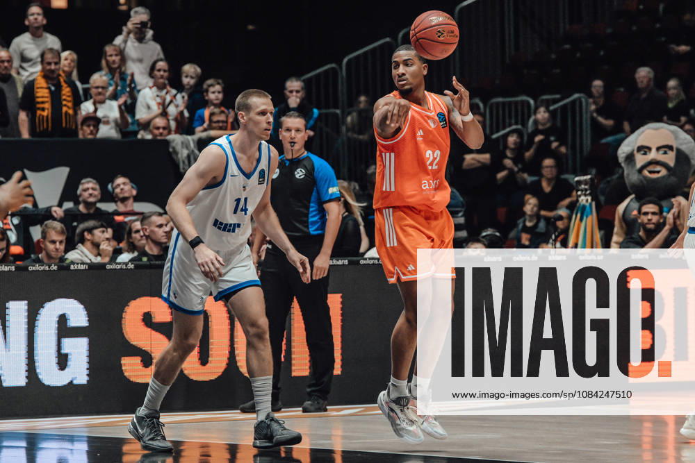 Game Day 2 of the Basketball Eurocup: Niners Chemnitz vs. Klaipedos Neptunas, October 7, 2026, starting at 7:00 p.m., Chemnitz, Chemnitz Arena. Pictured: 14 Martynas Echodas, 22 Nighaeal Ceaser, Matchday 2 of the Basketball Eurocup: Niners Chemnitz vs. Klaipedos Neptunas, Chemnitz, Saxony, Germany