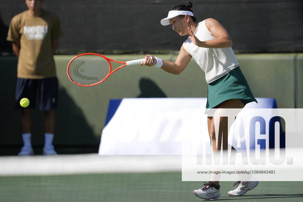WTA, Tennis Damen Kinoshita Group Japan Open - Day 3 Claire Liu of the United States plays with partner Kaitlin Quevedo of Spain during their quarterfinal doubles match against Jesika Maleckova and Miriam Skoch of the Czech Republic at the 2026 Kinoshita Group Japan Open Women s tennis tournament at Utsubo Tennis Center in Osaka, Japan, on October 21, 2026. Osaka Japan