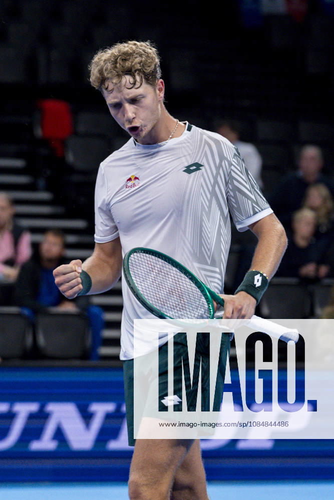 TENNIS : ATP, Tennis Herren 250 - Grand Tennis AURA - Decines (France) 21 10 2026 Stan Wawrinka (SUI) vs Martin Landaluce (ESP) during the tournament of the Auvergne Rhône-Alpes Grand Prix at the LDLC Arena in Décines on October 21, 2026. Photo Sandrine Thesillat PsNewZ