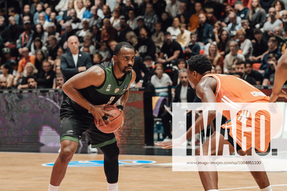 Game Day 4 of the Basketball Eurocup: Niners Chemnitz vs. Slask Wroclaw, October 21, 2026, starting at 7:00 p.m., Chemnitz, Chemnitz Arena. In Photo 02: Anthonny Hickey, 01 Phlandrous Fleming Jr. Game Day 4 of the Basketball Eurocup: Niners Chemnitz vs. Slask Wroclaw, Chemnitz, Saxony, Germany