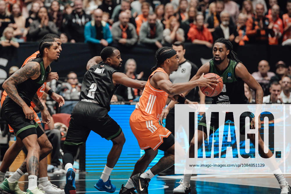 Game Day 4 of the Basketball Eurocup: Niners Chemnitz vs. Slask Wroclaw, October 21, 2026, starting at 7:00 p.m., Chemnitz, Chemnitz Arena. In Photo 02: Stefan Smith, 02 Anthonny Hickey, Matchday 4 of the Basketball Eurocup: Niners Chemnitz vs. Slask Wroclaw, Chemnitz, Saxony, Germany