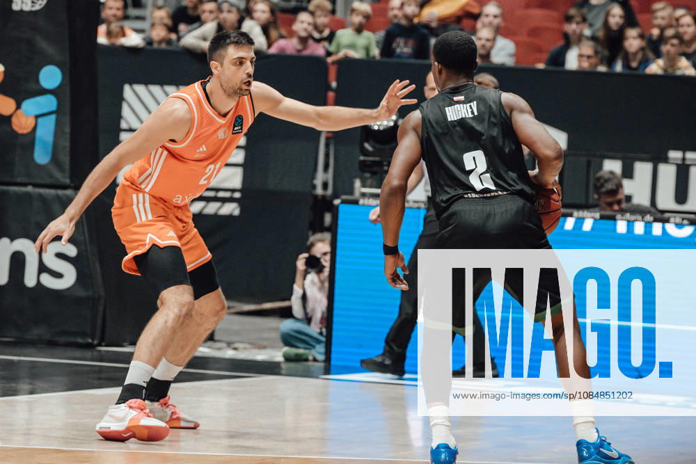 Game Day 4 of the Basketball Eurocup: Niners Chemnitz vs. Slask Wroclaw, October 21, 2026, starting at 7:00 p.m., Chemnitz, Chemnitz Arena. Pictured: 21 Mateo Seric, 02 Anthonny Hickey. Game Day 4 of the Basketball Eurocup: Niners Chemnitz vs. Slask Wroclaw, Chemnitz, Saxony, Germany
