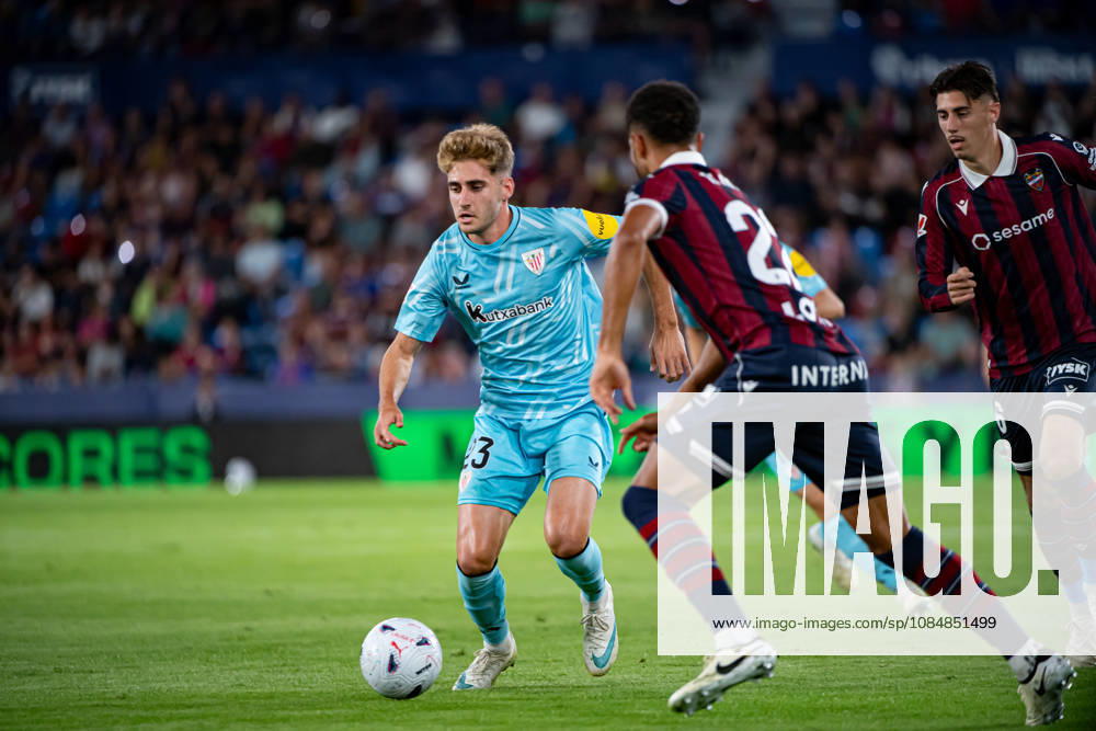 ROBERT NAVARRO of Athletic Club (23) in action during the LaLiga EA Sports, match between Levante UD and Athletic Club at Ciutat de Valencia stadium Soccer 2026: LaLiga: Levante UD - Athletic Club - ZUMAs385 20261021_zsp_s385_008