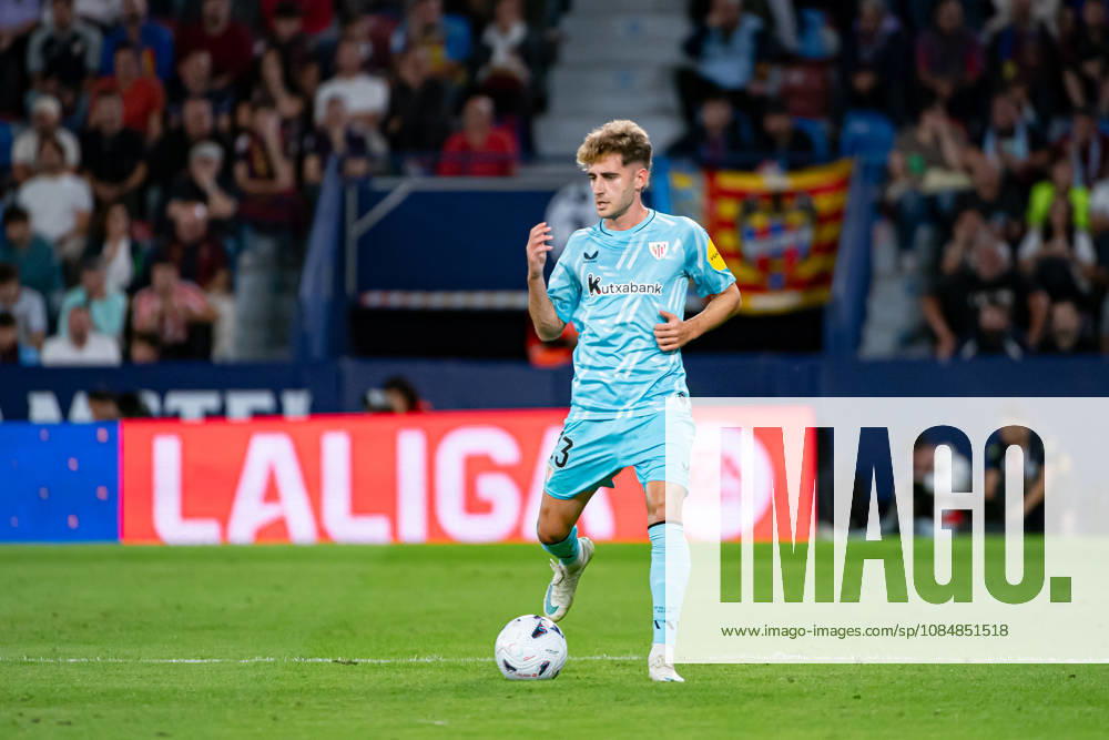 ROBERT NAVARRO of Athletic Club (23) in action during the LaLiga EA Sports, match between Levante UD and Athletic Club at Ciutat de Valencia stadium Valencia Spain - ZUMAs385 20261021_zsp_s385_009