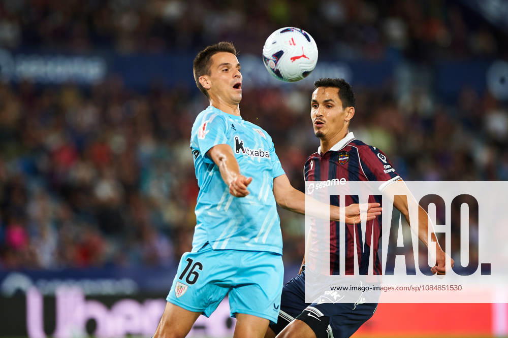 Inigo Ruiz de Galarreta (Athletic Club) and Aissa Mandi (Levante UD) during the LaLiga EA Sports match between Levante UD and Athletic Club at Estadi Ciutat de València on October 21, 2026 in Valencia, Spain. -