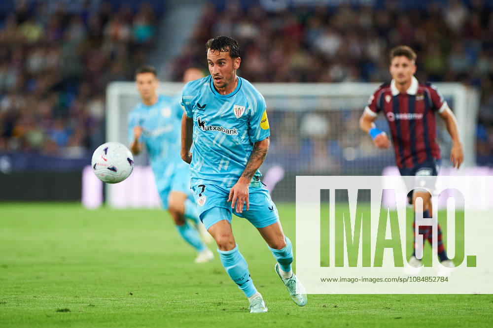 Alex Berenguer (Athletic Club) during the LaLiga EA Sports match between Levante UD and Athletic Club at Estadi Ciutat de València on October 21, 2026 in Valencia, Spain. -