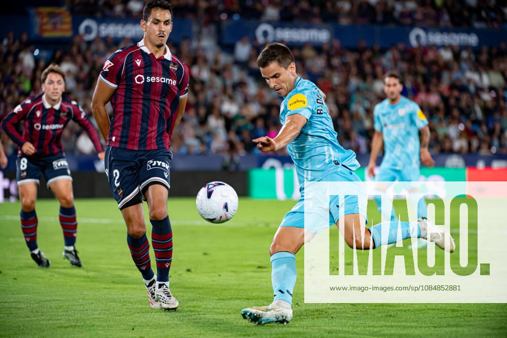 RUIZ DE GALARRETA of Athletic Club in action during the LaLiga EA Sports, match between Levante UD and Athletic Club at Ciutat de Valencia stadium Valencia Spain - ZUMAs385 20261021_zsp_s385_016
