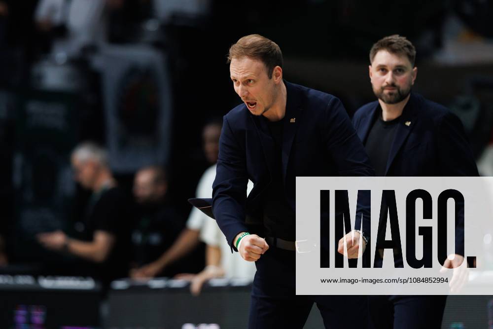 Jacques Schneider (Headcoach Gladiators Trier) an der Seitenlinie, Emotionen, Geste, Gestik, Mimik, Freisteller, Portrait Vet Concept Gladiators Trier vs KK Split, Basketball, FIBA Europe Cup, 3. Spieltag, Saison 2026 2027, 21.10.2026 Vet Concept Gladiators Trier vs KK Split, Basketball, FIBA Europe Cup, 3. Spieltag, Saison 2026 2027