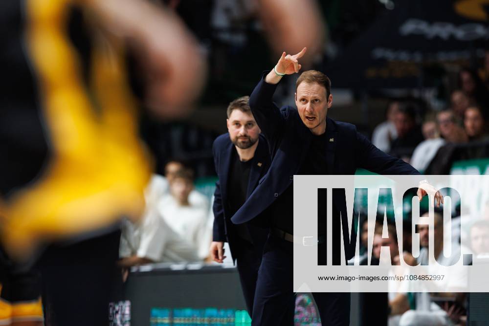 Jacques Schneider (Headcoach Gladiators Trier) an der Seitenlinie, Emotionen, Geste, Gestik, Mimik, Freisteller, Portrait Vet Concept Gladiators Trier vs KK Split, Basketball, FIBA Europe Cup, 3. Spieltag, Saison 2026 2027, 21.10.2026 Vet Concept Gladiators Trier vs KK Split, Basketball, FIBA Europe Cup, 3. Spieltag, Saison 2026 2027