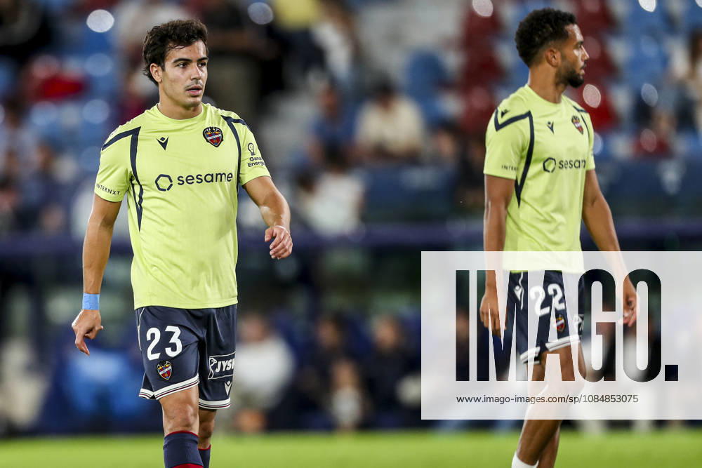 Manu Sanchez of Levante UD warms up during the Spanish league, LaLiga EA Sports, football match played between Levante UD and Athletic Club at Ciutat de Valencia stadium on October 21, 2026, in Valencia, Spain. Valencia SPAIN - ZUMAa181 20261021_zaa_a181_031
