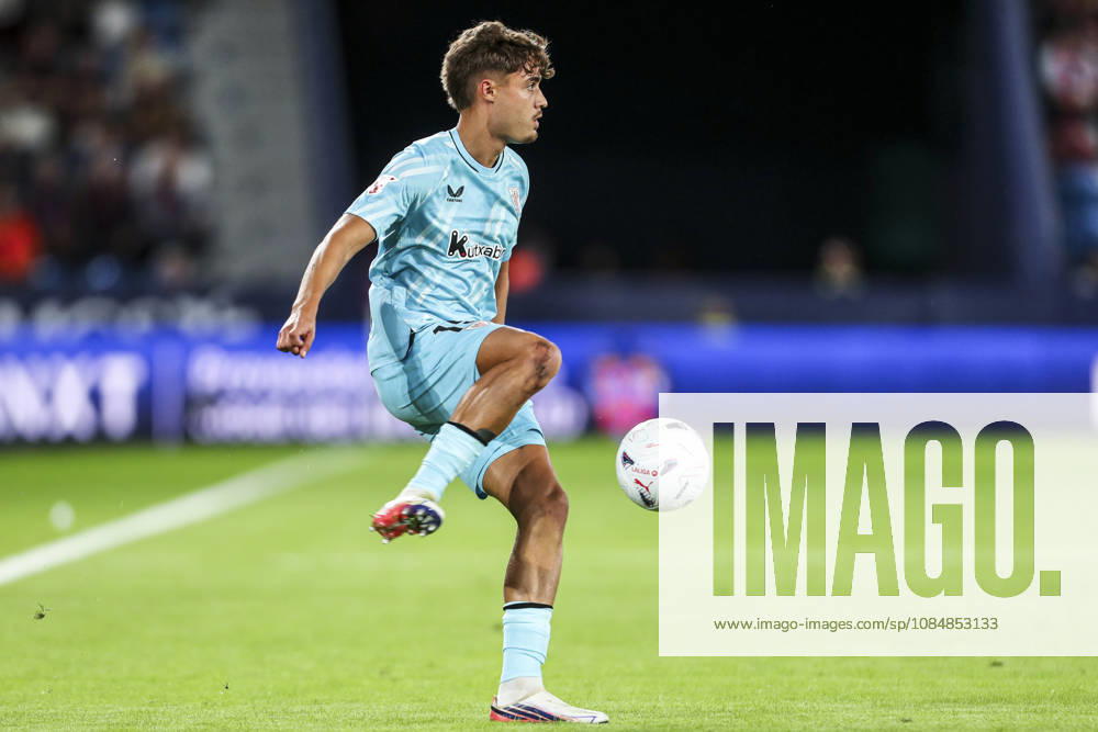 Hugo Rincon of Athletic Club in action during the Spanish league, LaLiga EA Sports, football match played between Levante UD and Athletic Club at Ciutat de Valencia stadium on October 21, 2026, in Valencia, Spain. Levante UD V Athletic Club - LaLiga EA Sports - ZUMAa181 20261021_zaa_a181_030
