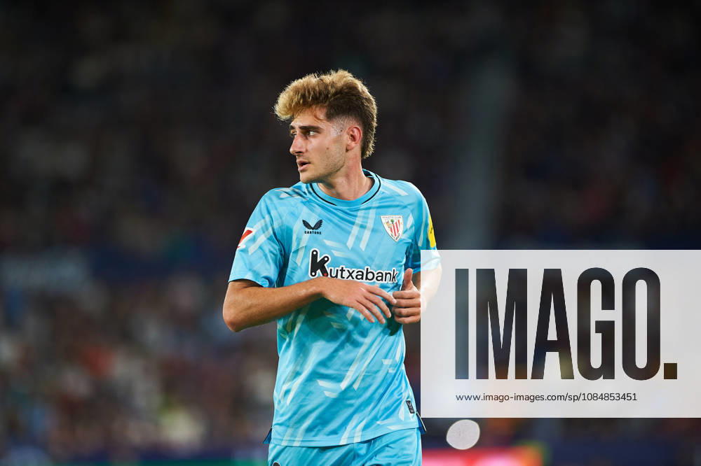 Robert Navarro (Athletic Club) during the LaLiga EA Sports match between Levante UD and Athletic Club at Estadi Ciutat de València on October 21, 2026 in Valencia, Spain. -