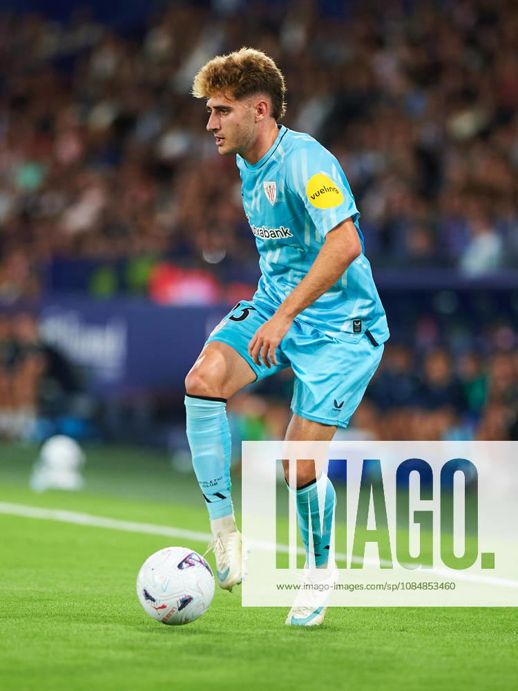 Robert Navarro (Athletic Club) during the LaLiga EA Sports match between Levante UD and Athletic Club at Estadi Ciutat de València on October 21, 2026 in Valencia, Spain. -