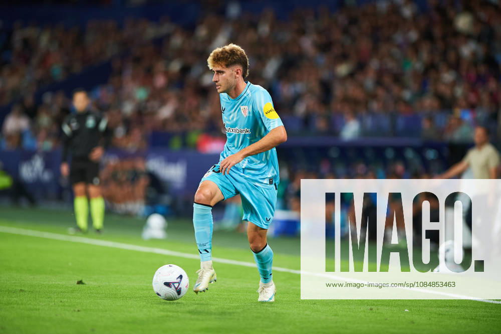 Robert Navarro (Athletic Club) during the LaLiga EA Sports match between Levante UD and Athletic Club at Estadi Ciutat de València on October 21, 2026 in Valencia, Spain. -