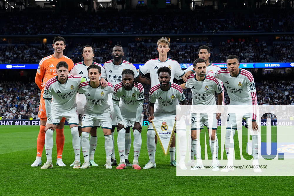 Herren, Fußball, UEFA Champions League, Real Madrid - RB Leipzig, Saison 2026 2027, Estadio Santiago Bernabeu: Mannschaftsfoto der Startelf von Real Marid Regulations prohibit any use of photographs as image sequences and or quasi-video.