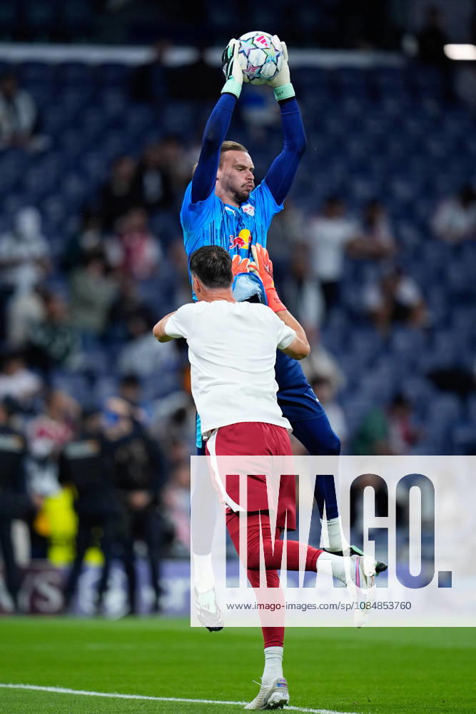 Maarten Vandevoordt of RB Leipzig warms up during the UEFA Champions League 2026 27 League Phase MD3 match between Real Madrid CF and RB Leipzig at Bernabeu stadium on October 21, 2026, in Madrid, Spain. Madrid Spain - ZUMAa181 20261021_zaa_a181_044