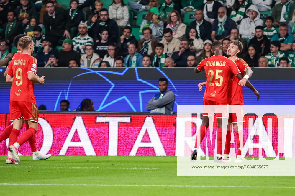SOCCER - UEFA CL, Sporting vs LASK LISBON,PORTUGAL,21.OCT.26 - SOCCER - UEFA Champions League, Sporting Club de Portugal vs Linzer ASK. Image shows the rejoicing of Christoph Lang (LASK) and Yvan Dibango (LASK). GEPAxpictures xManuelxBinder