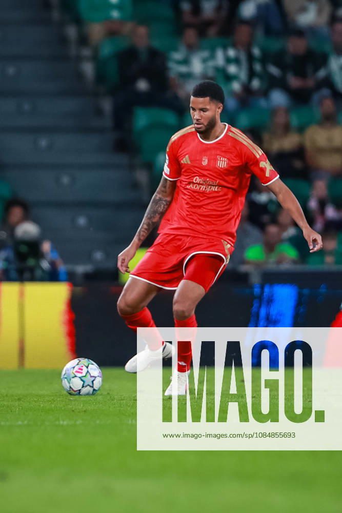 SOCCER - UEFA CL, Sporting vs LASK LISBON,PORTUGAL,21.OCT.26 - SOCCER - UEFA Champions League, Sporting Club de Portugal vs Linzer ASK. Image shows Xavier Mbuyamba (LASK). GEPAxpictures xManuelxBinder